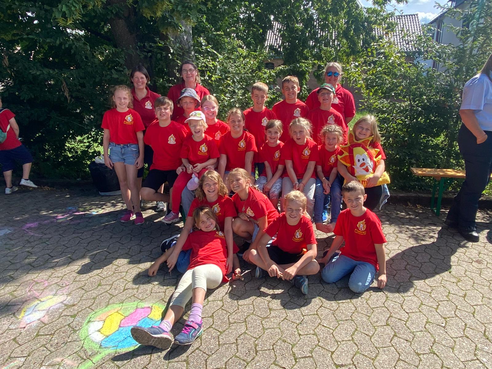 16 stolze Flambinis nach erfolgreicher Teilnahme an der Kinderflamme 1 in Eschershausen