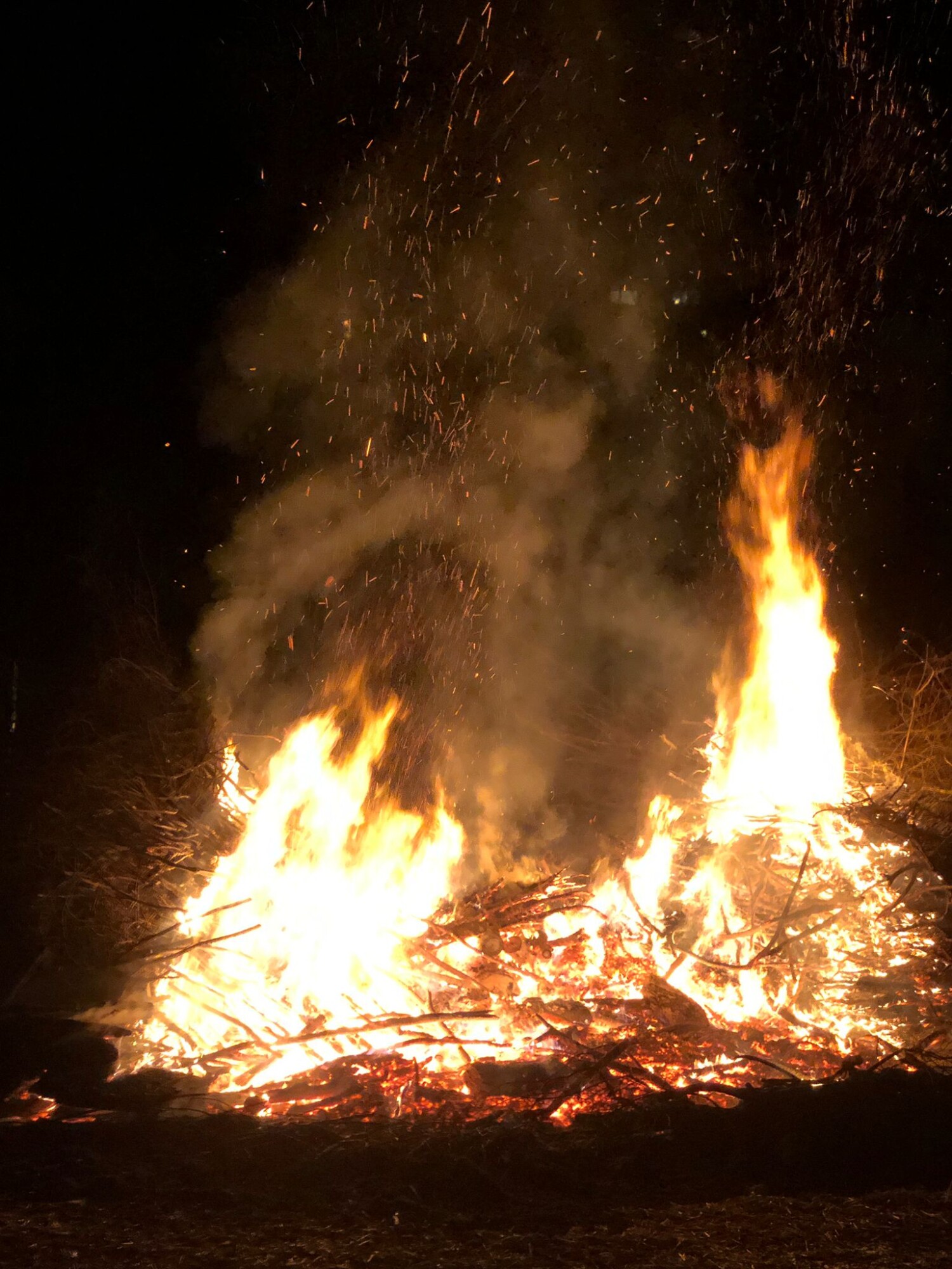 Osterfeuer in Polle